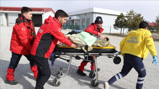 Van'da kayak yapan İtalyan ekibin 4 üyesi çığ altında kaldı